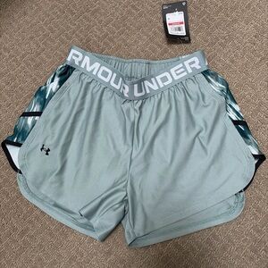 Under Armour Women's sage green play up inset running Athletic Shorts nwt new XS